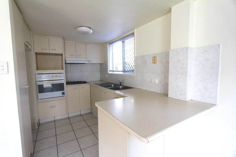 2/74 Pohlman Street SOUTHPORT 5