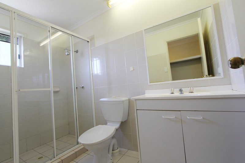 2/74 Pohlman Street SOUTHPORT 7