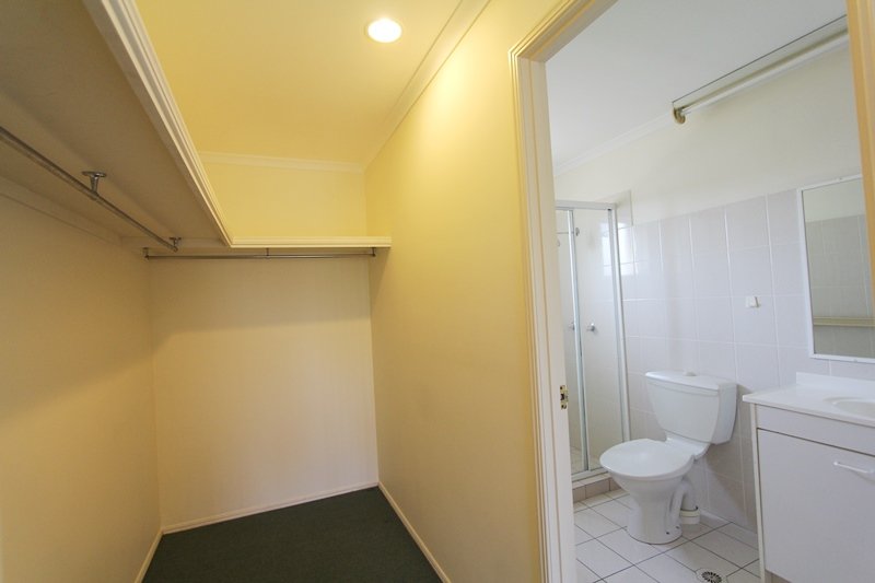 2/74 Pohlman Street SOUTHPORT 8