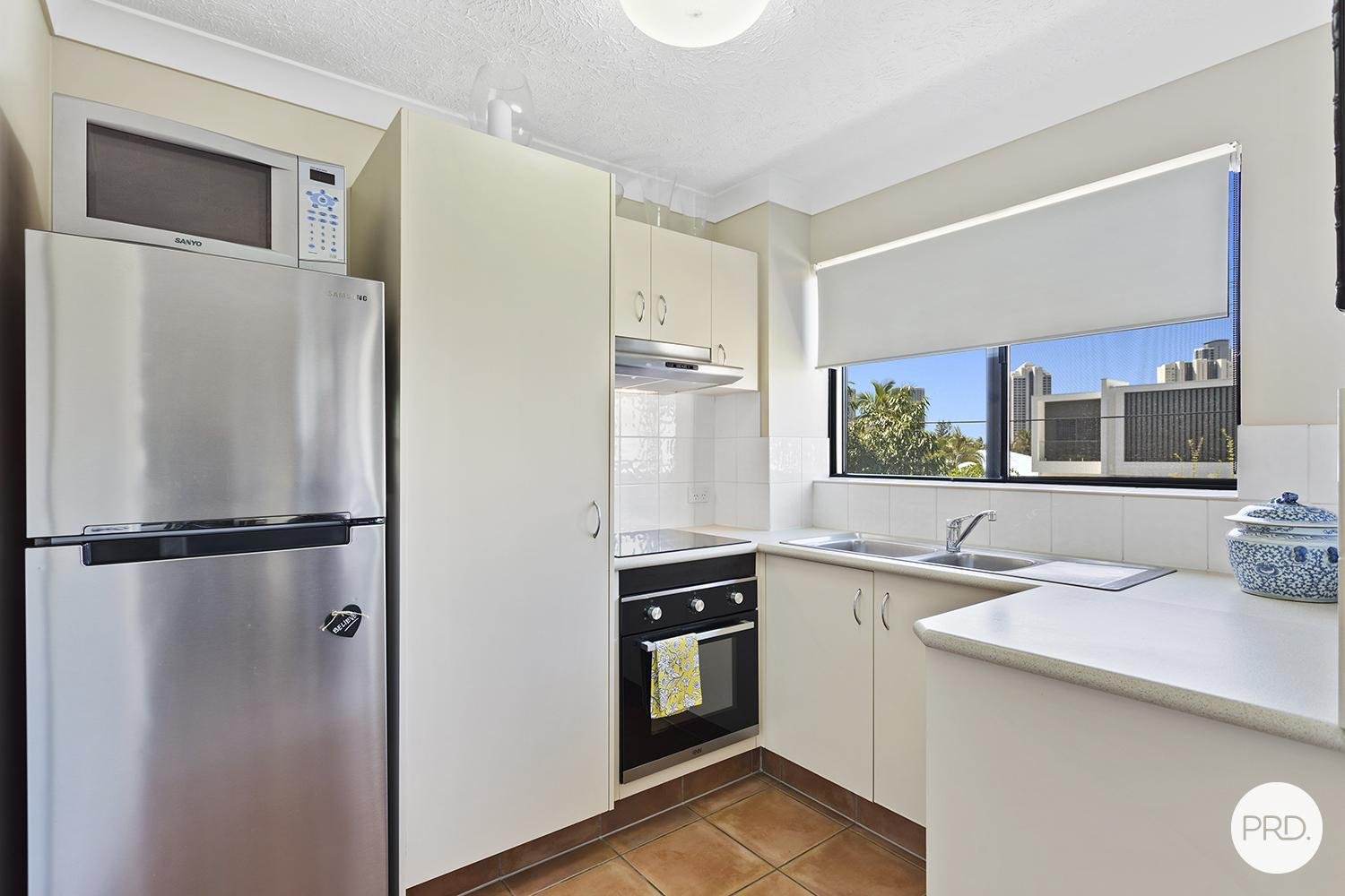 27/48-54 Stanhill Drive SURFERS PARADISE 2