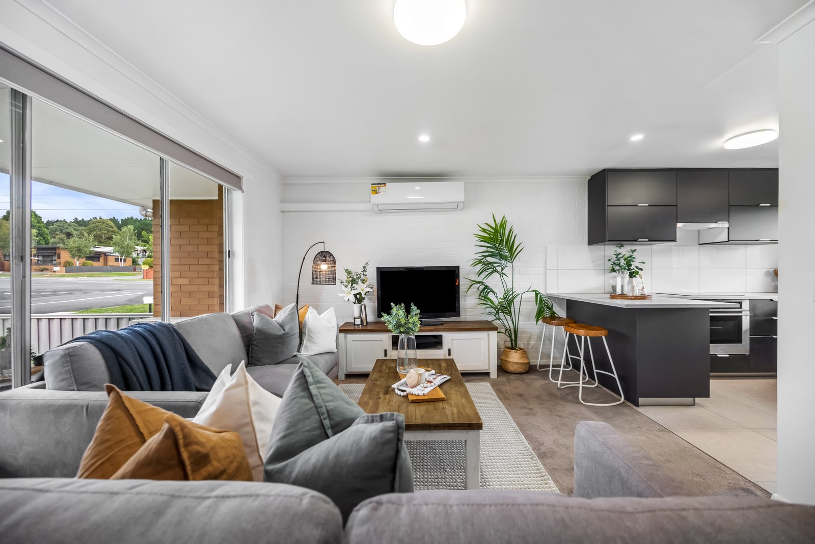 2/749 Geelong Road CANADIAN 2