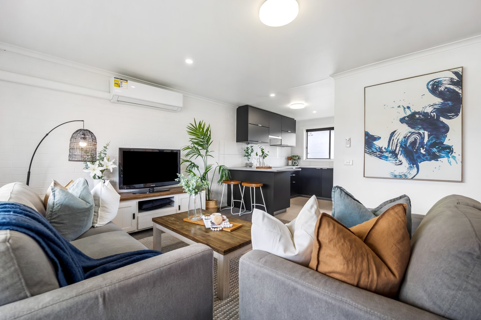 2/749 Geelong Road CANADIAN 3