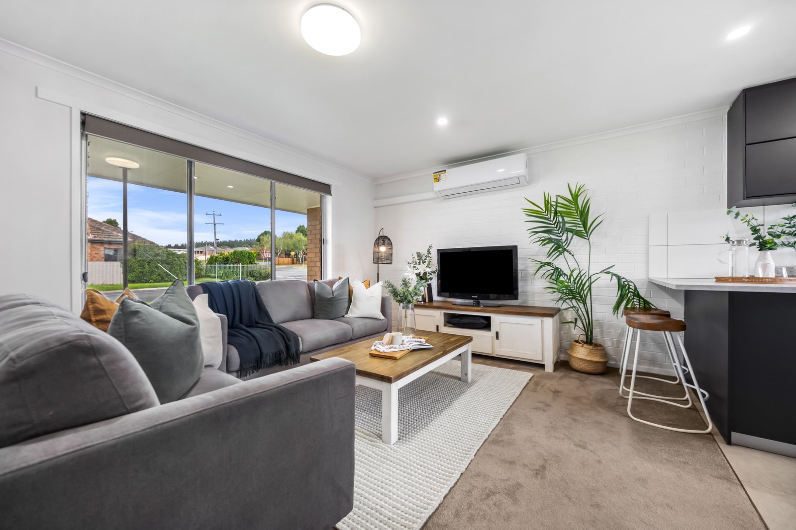 2/749 Geelong Road CANADIAN 4