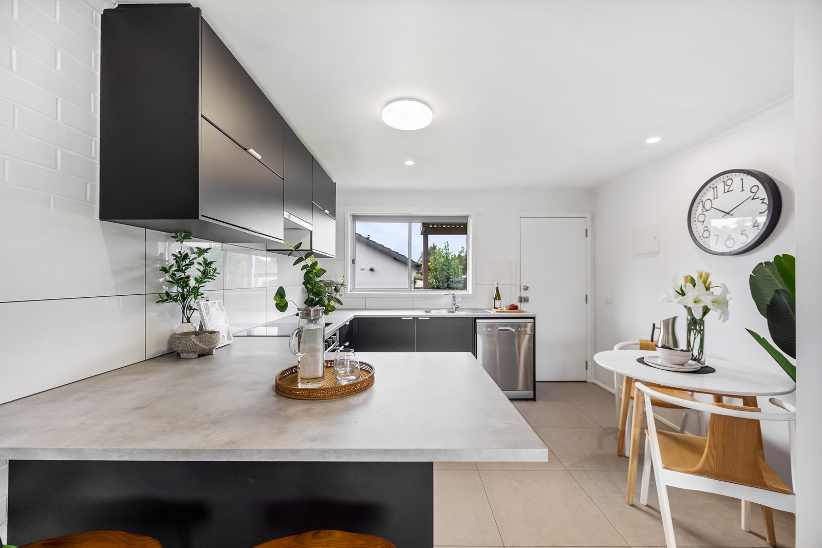 2/749 Geelong Road CANADIAN 8