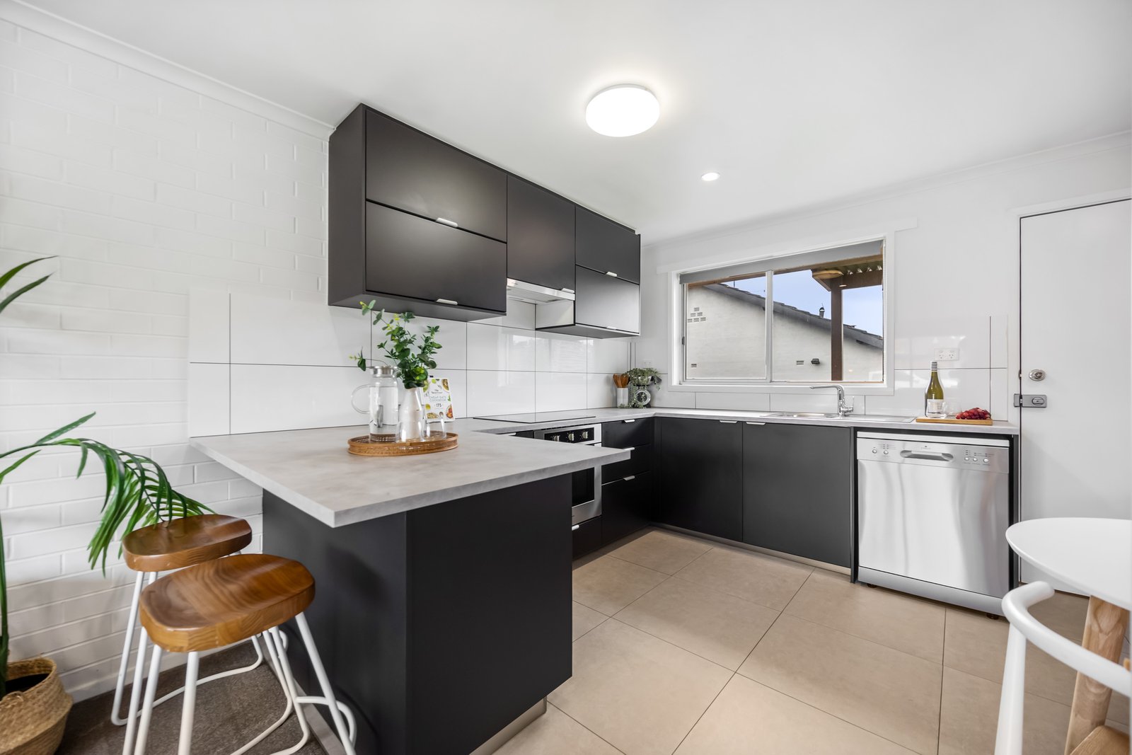 2/749 Geelong Road CANADIAN 9