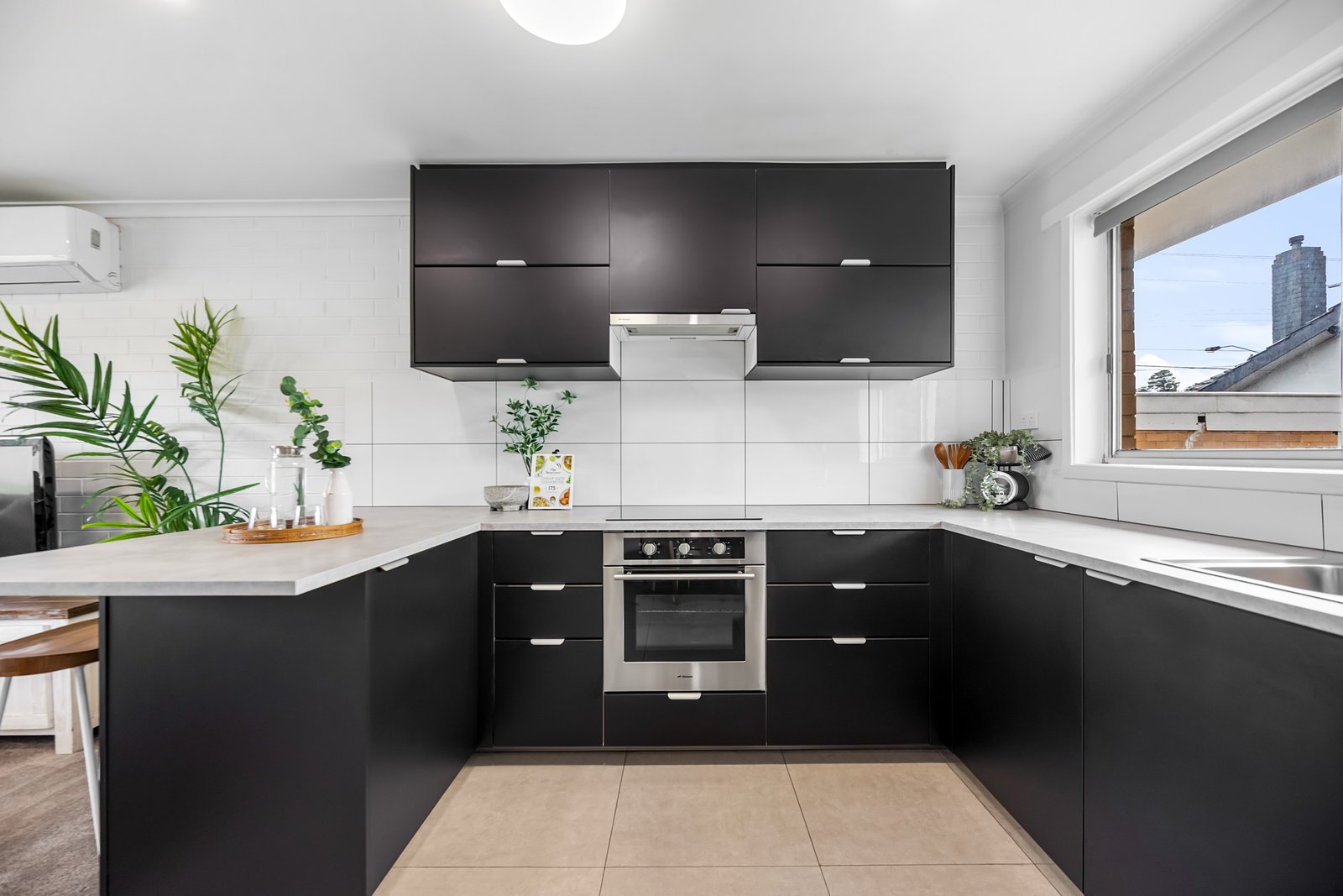 2/749 Geelong Road CANADIAN 10