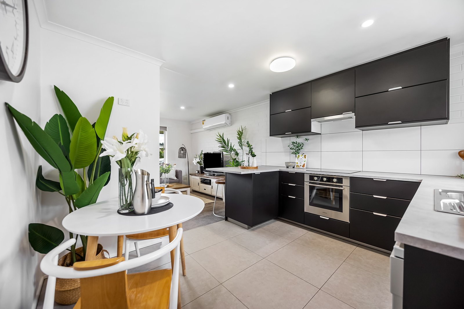 2/749 Geelong Road CANADIAN 12