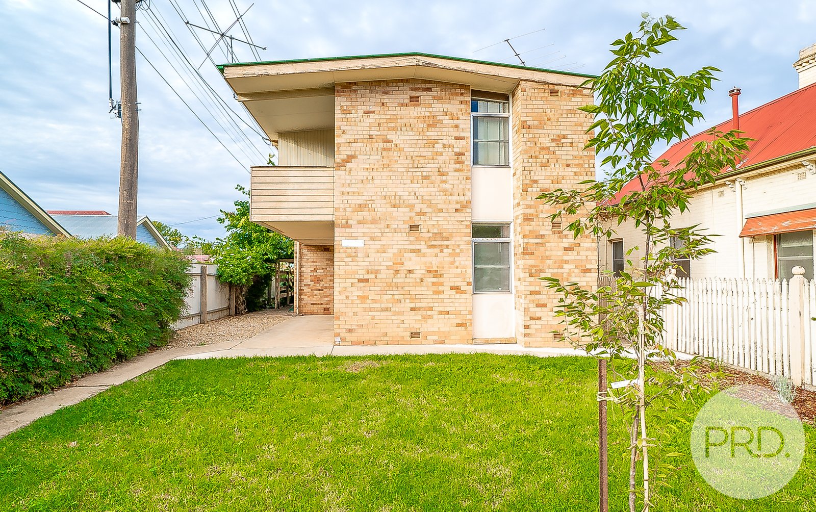 2/74A Tompson  WAGGA WAGGA 1