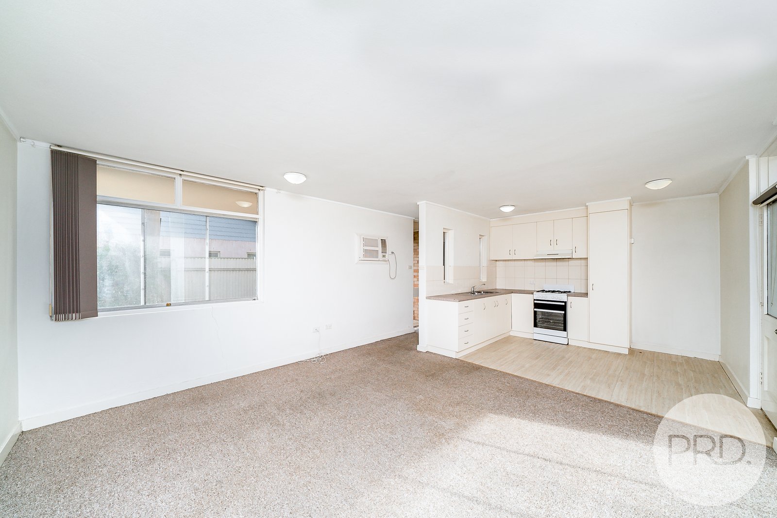 2/74A Tompson  WAGGA WAGGA 4