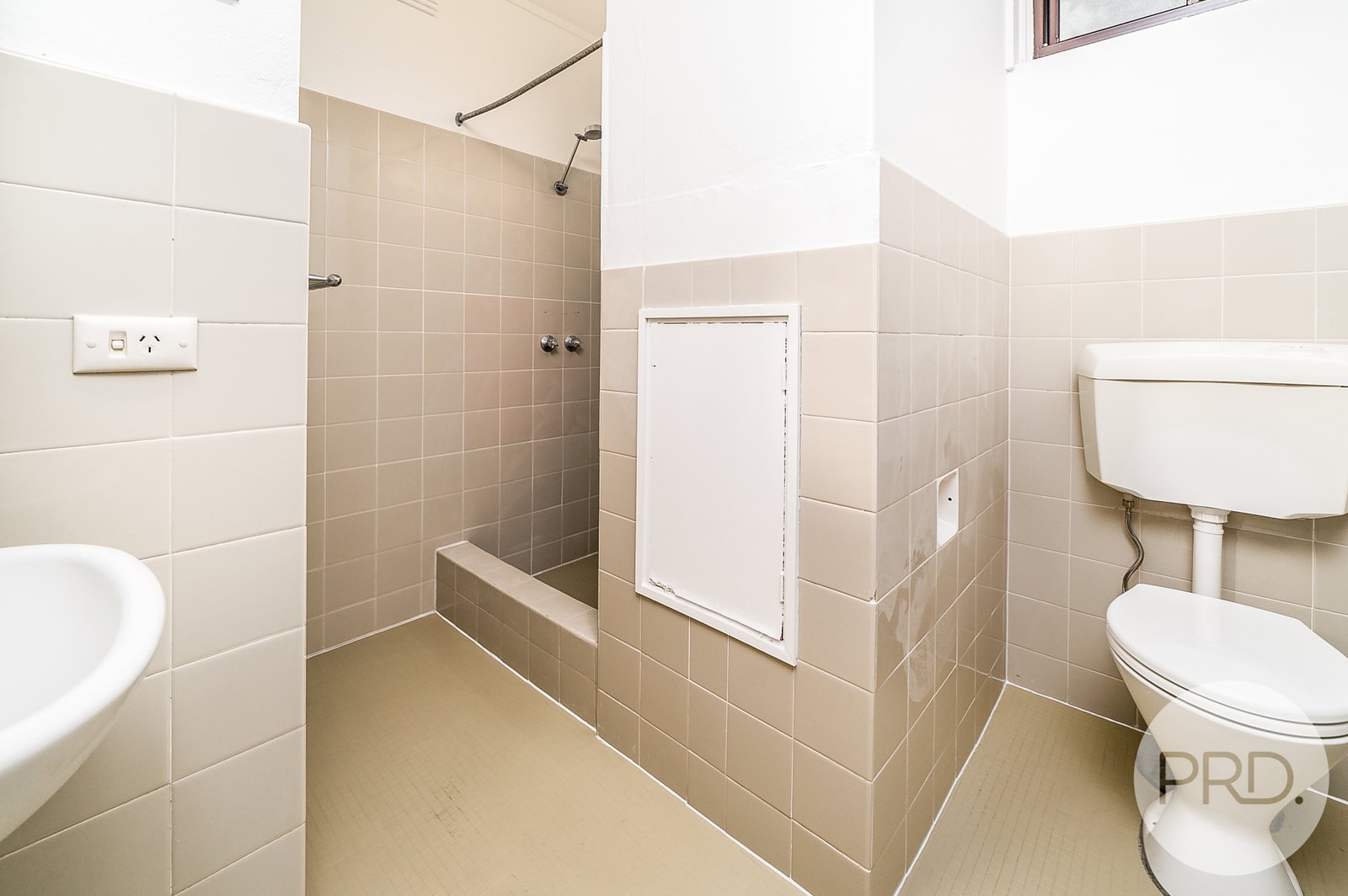 2/74A Tompson  WAGGA WAGGA 8