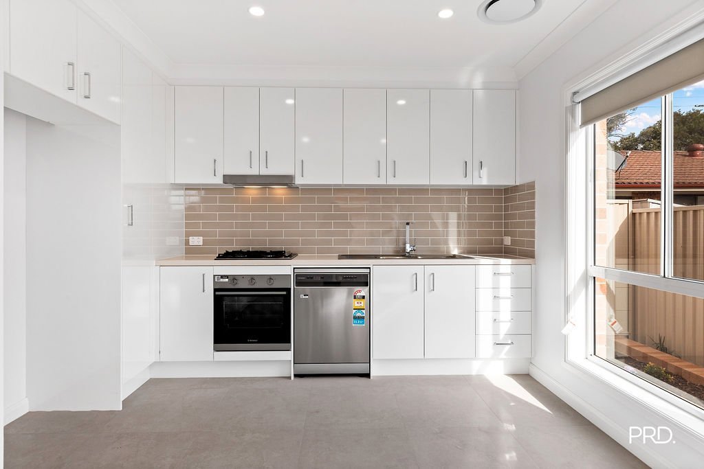 2/75 Great Western Hwy  Kingswood 13