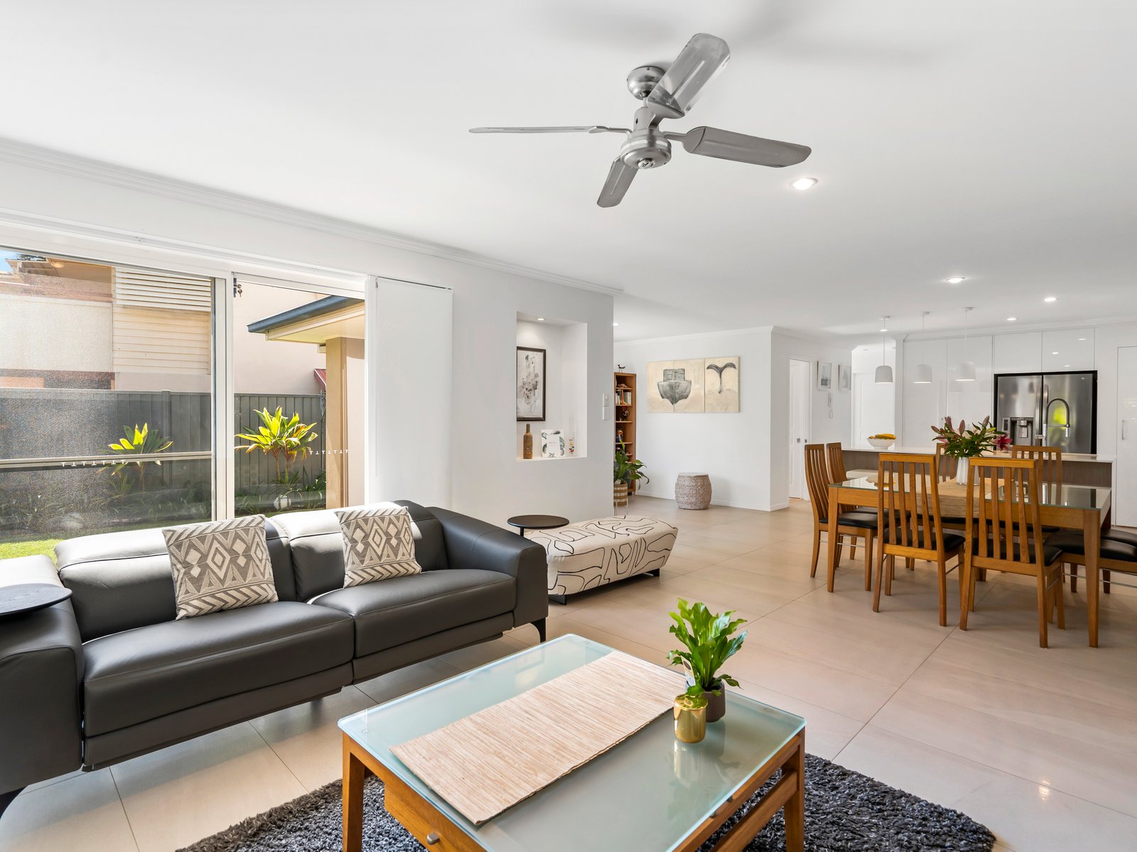 2/75 Tallebudgera Drive PALM BEACH 4