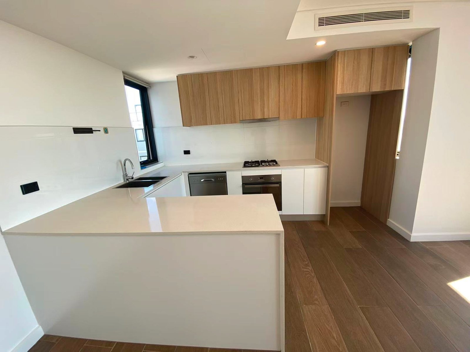 275/548-568 Canterbury Rd  CAMPSIE 4