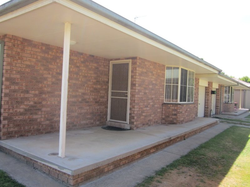 2/76 Broughton Street TUMUT 1