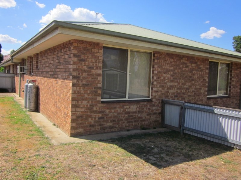 2/76 Broughton Street TUMUT 3