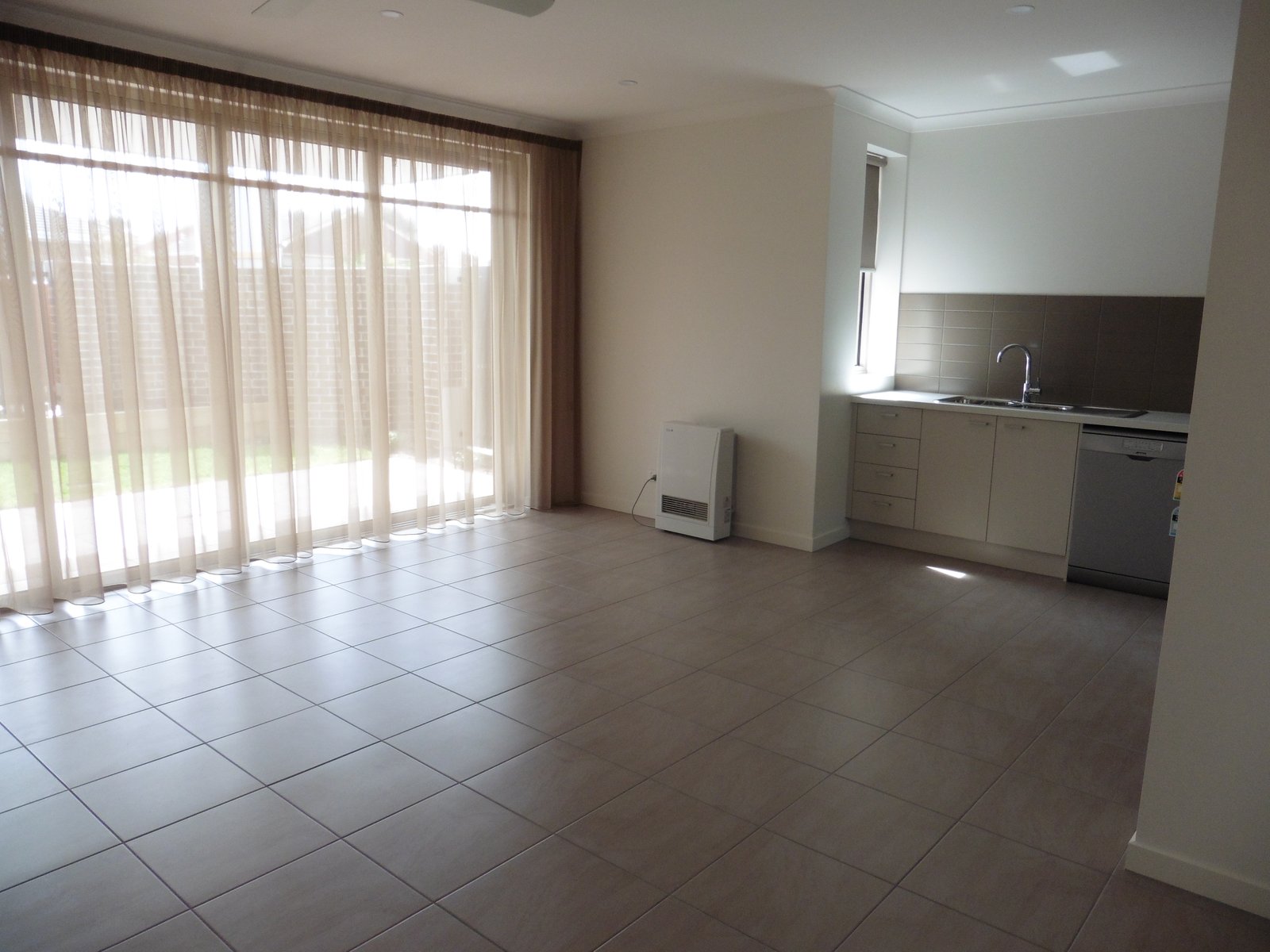 Gallery: 2/76 Chesterville Road