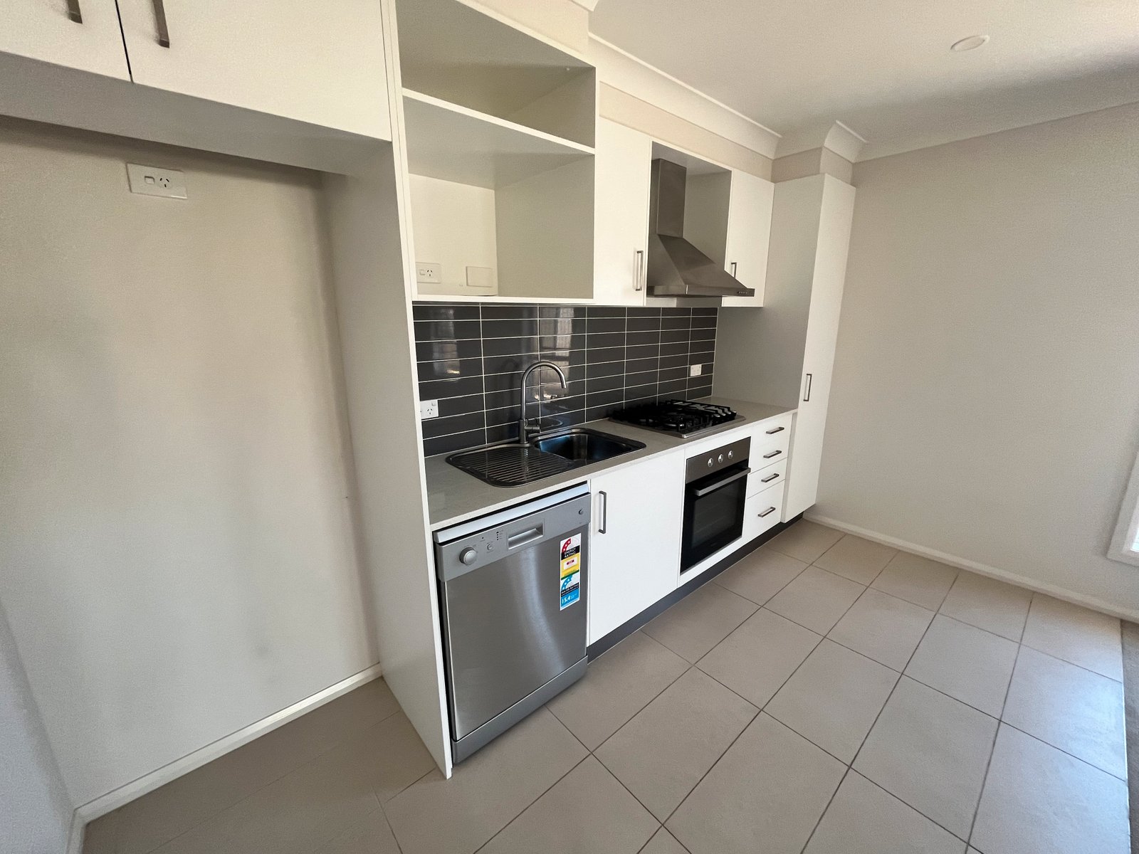 2/76 Marathon Street TAMWORTH 4