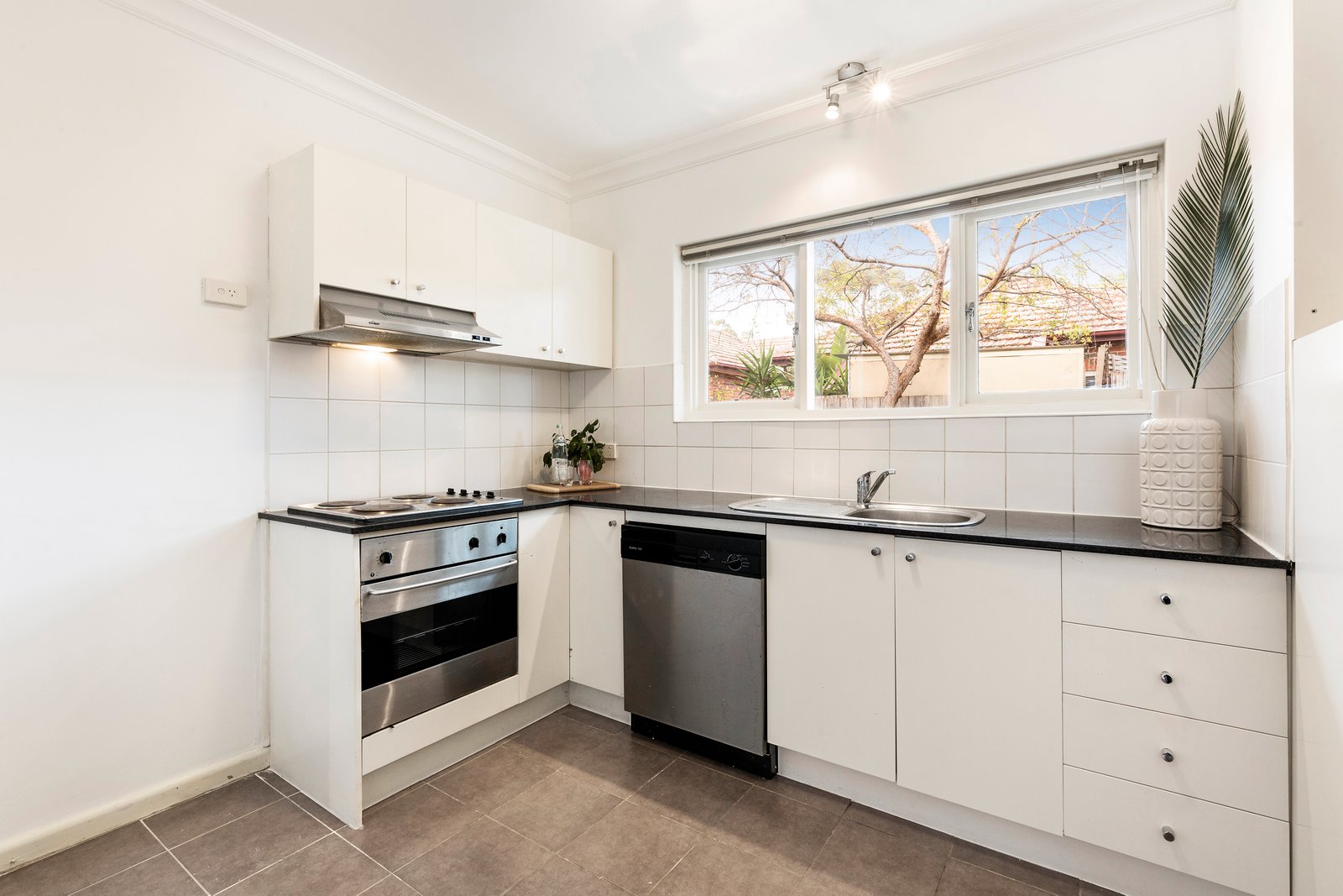 Gallery: 2/76 Mitford Street