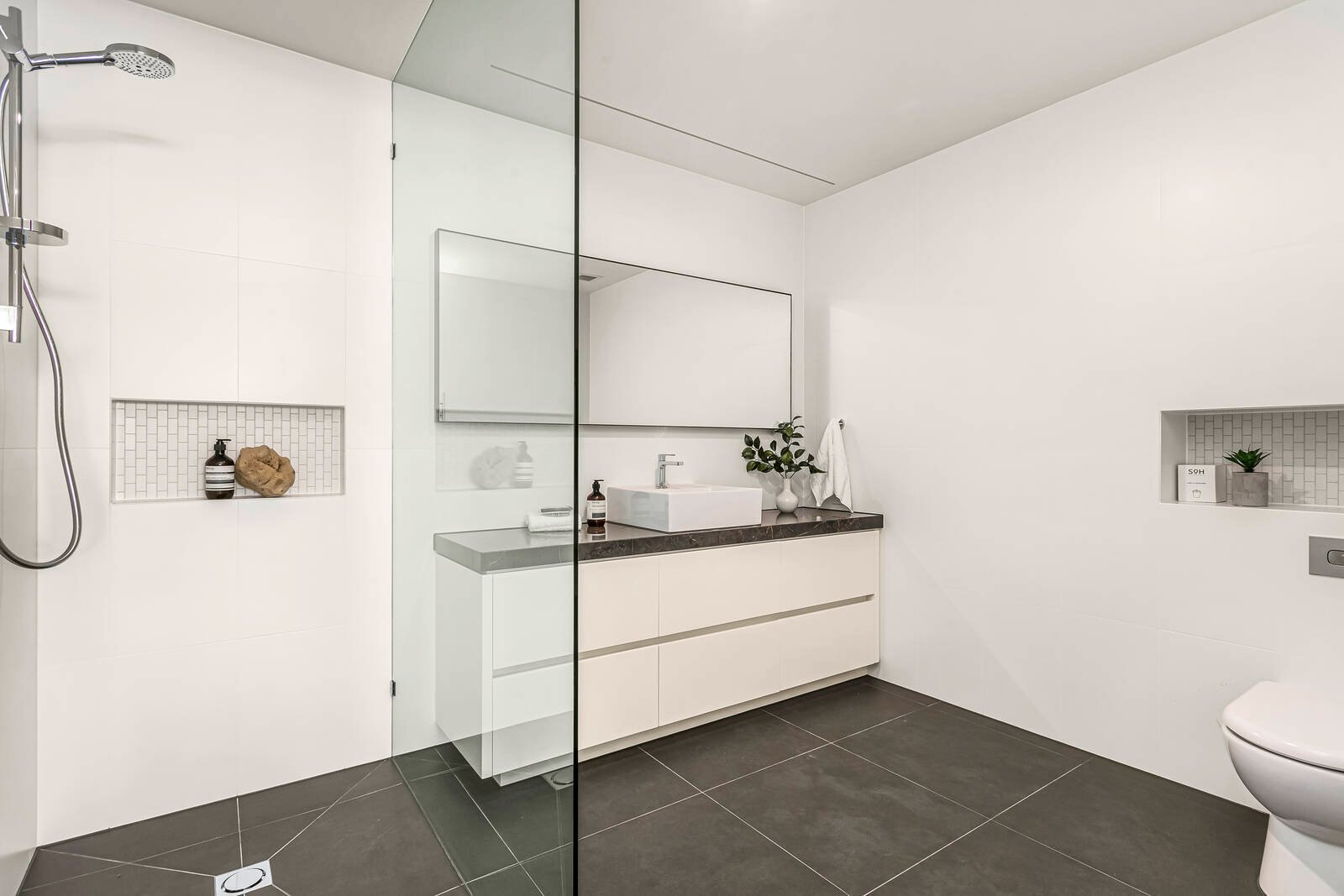 Real Estate and Property in 2/76 Regent Street, Richmond, VIC