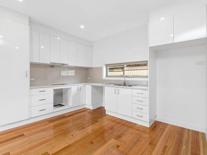 Gallery: 2/76 Roberts Street