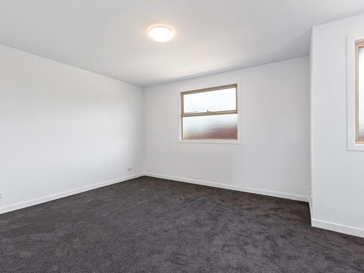 Gallery: 2/76 Roberts Street