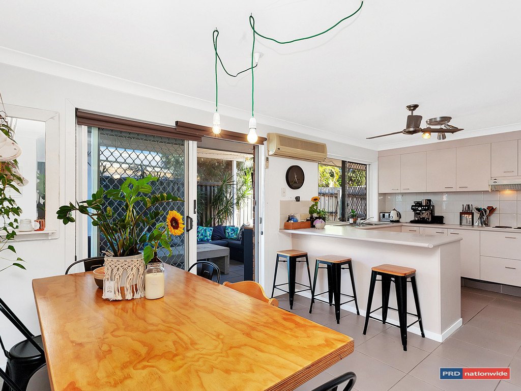 2/76 Treeview Drive BURLEIGH WATERS 3