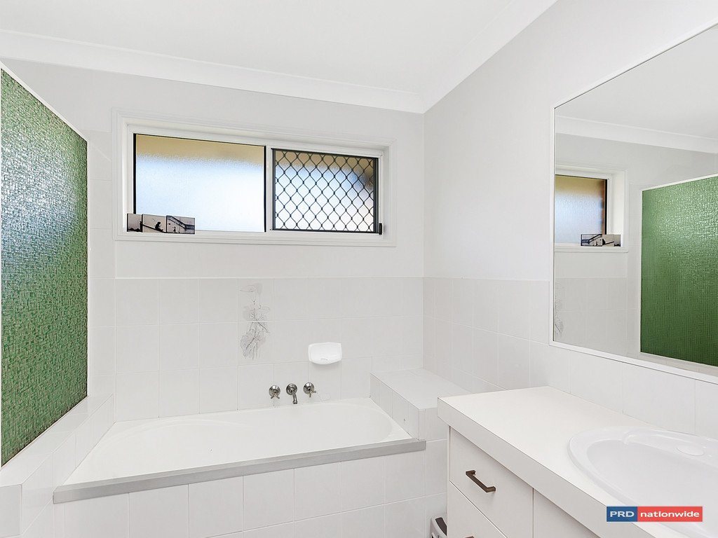 2/76 Treeview Drive BURLEIGH WATERS 8