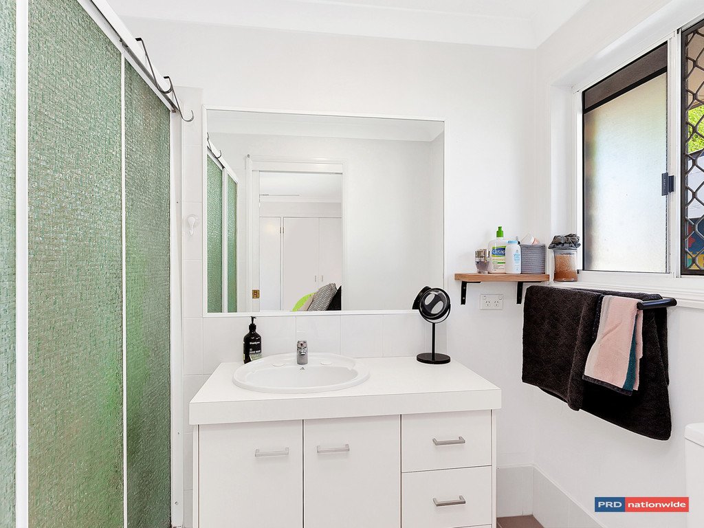 2/76 Treeview Drive BURLEIGH WATERS 9