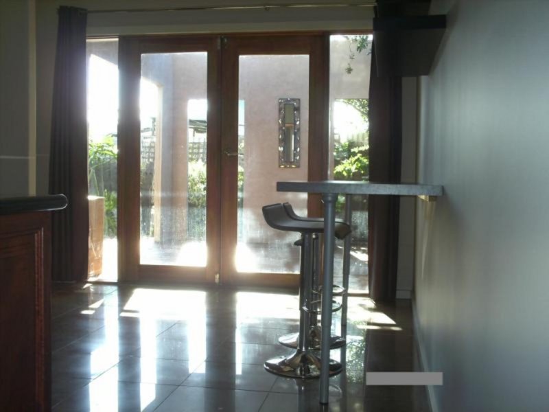 Gallery: 2/76 Windsor Street