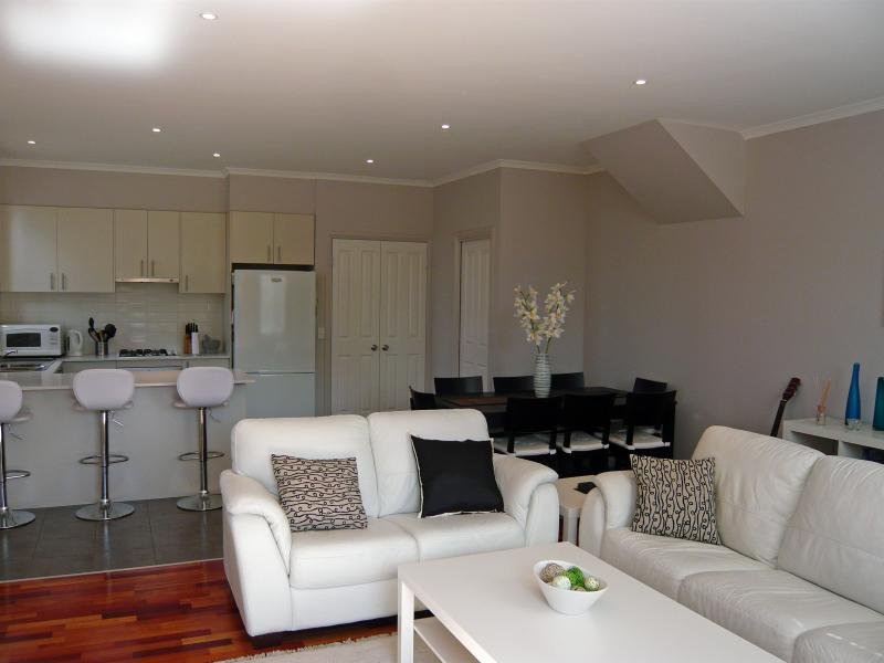 Gallery: 276 Yarra Street