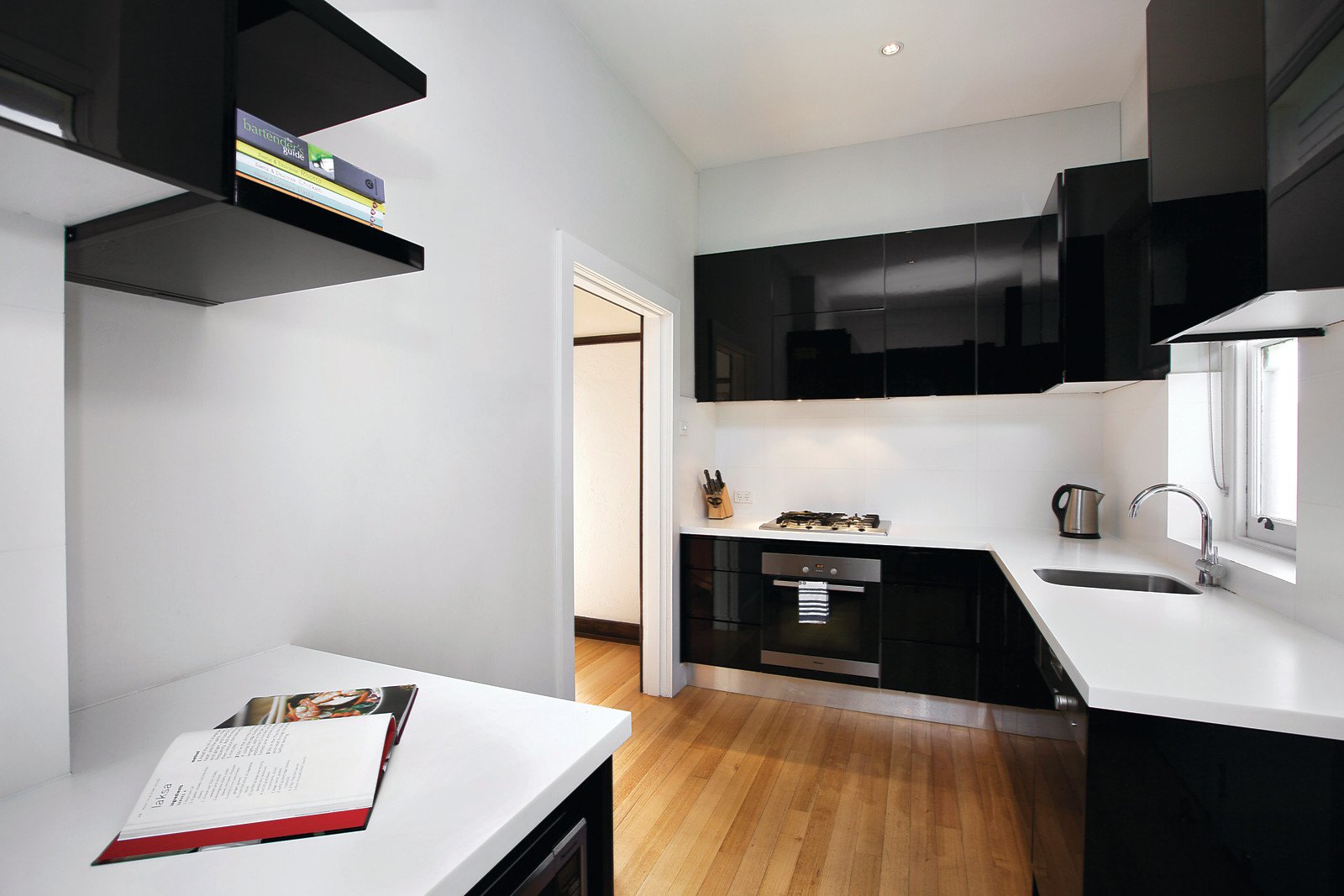 2/77 Park Street, St Kilda West, VIC