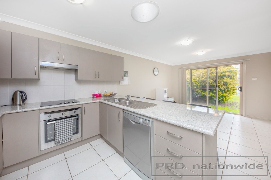 2/77 Yates Street BRANXTON 2