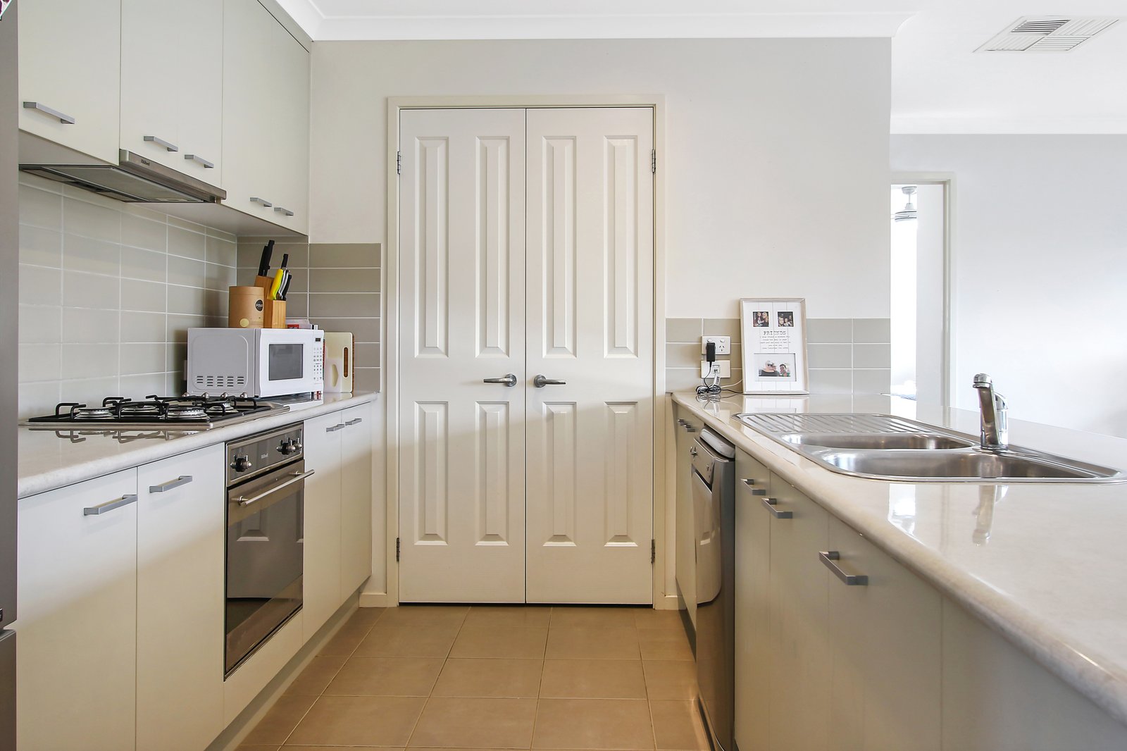 2/774 Centaur Road HAMILTON VALLEY 3