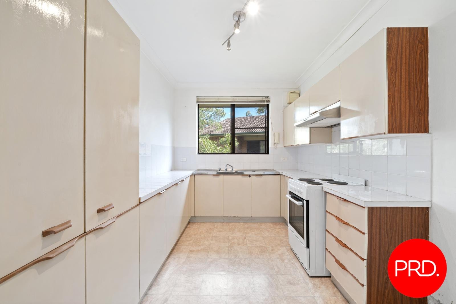 27/8-14 Swan Street REVESBY 3