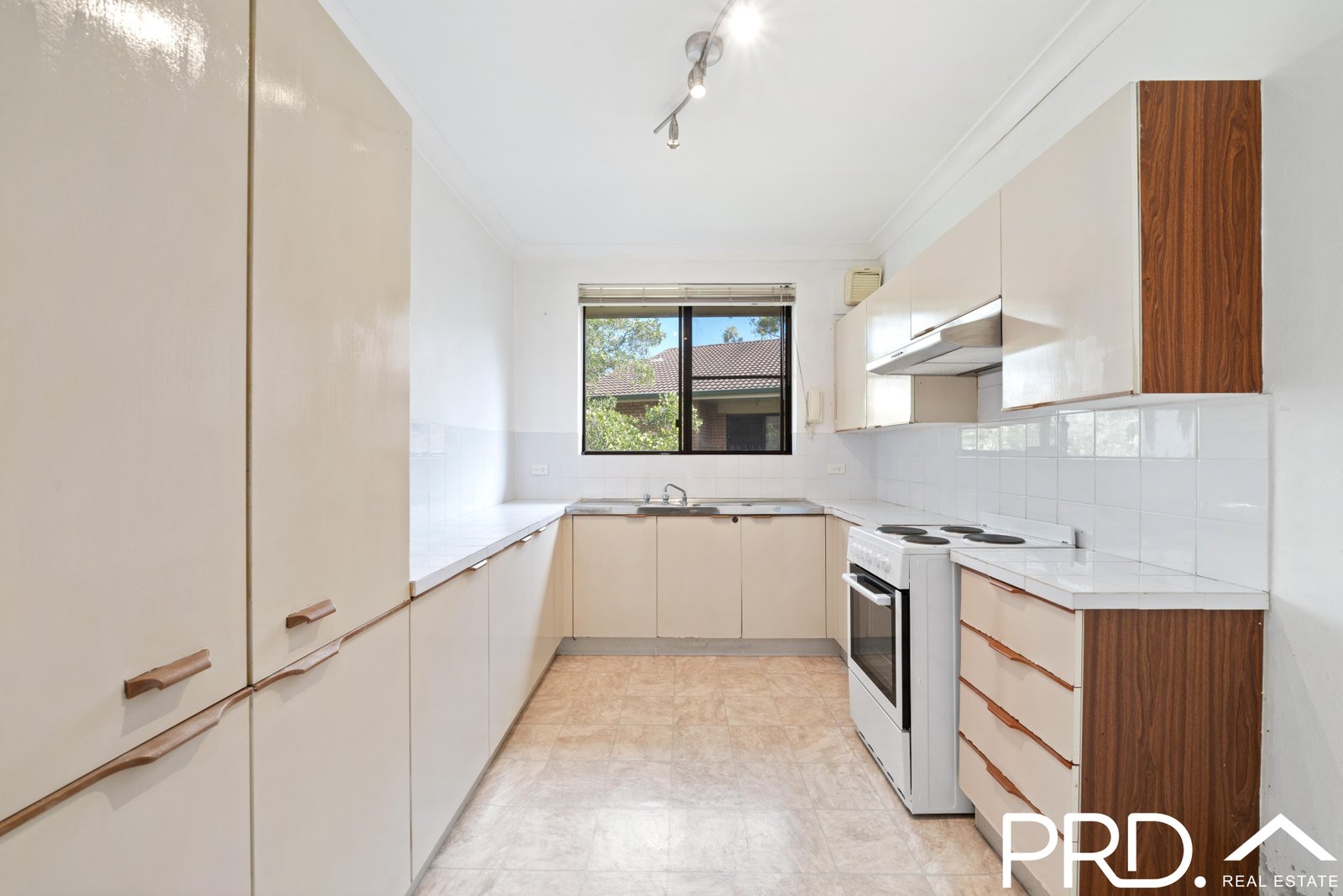 27/8-14 Swan Street REVESBY 3