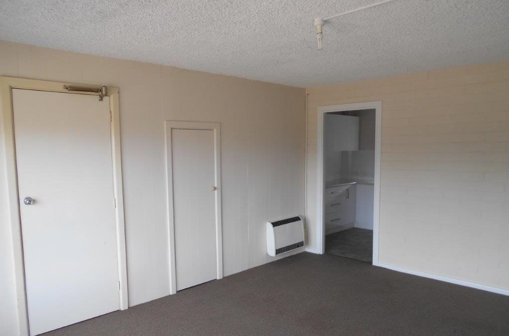 2/78 Lambie Street TUMUT 6