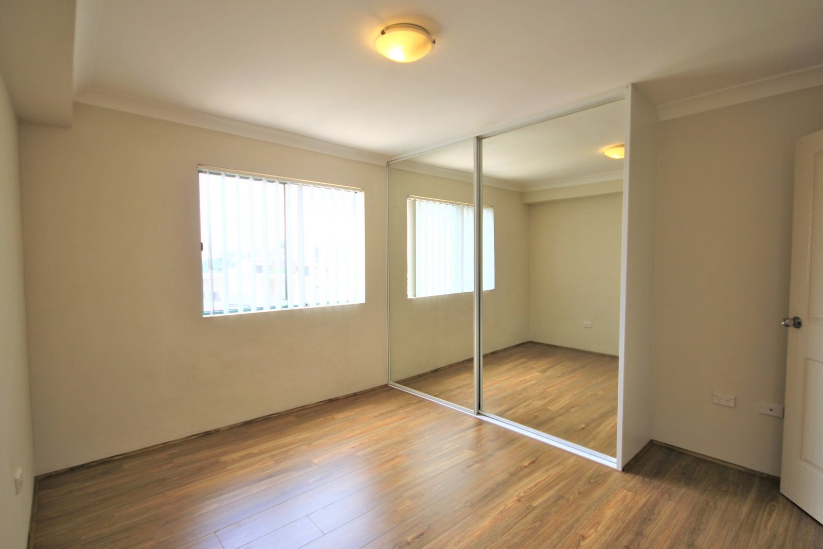 27/9-13 West Street HURSTVILLE 8