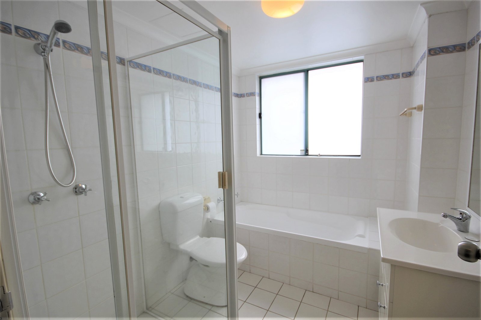 27/9-13 West Street HURSTVILLE 3