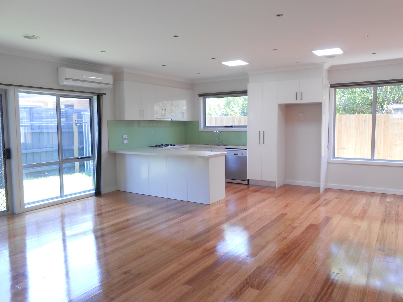Gallery: 2/79 Chesterville Road