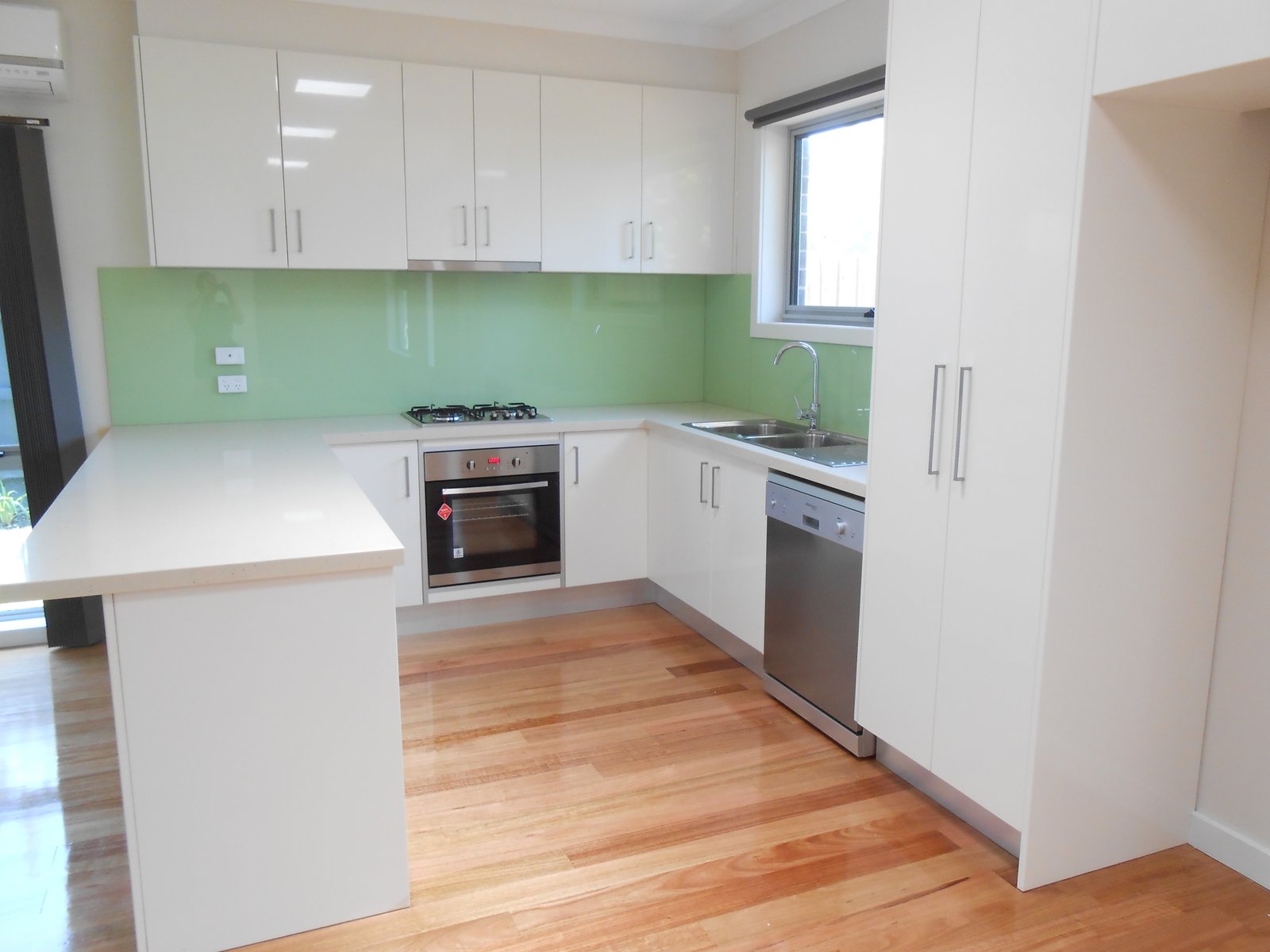 Gallery: 2/79 Chesterville Road