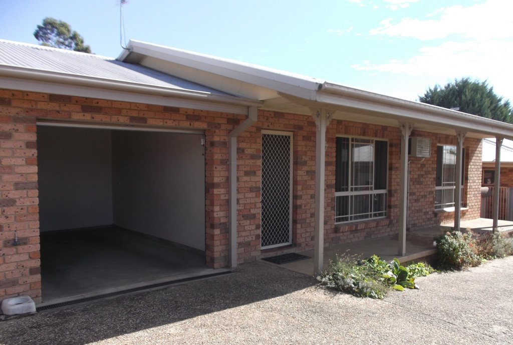 2/79 Fitzroy Street TUMUT 2
