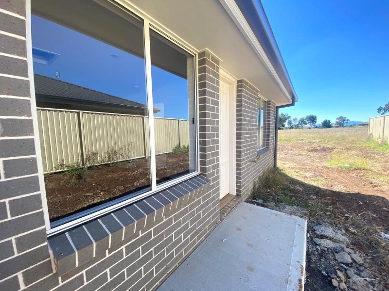 2/79 Kenny Drive TAMWORTH 1