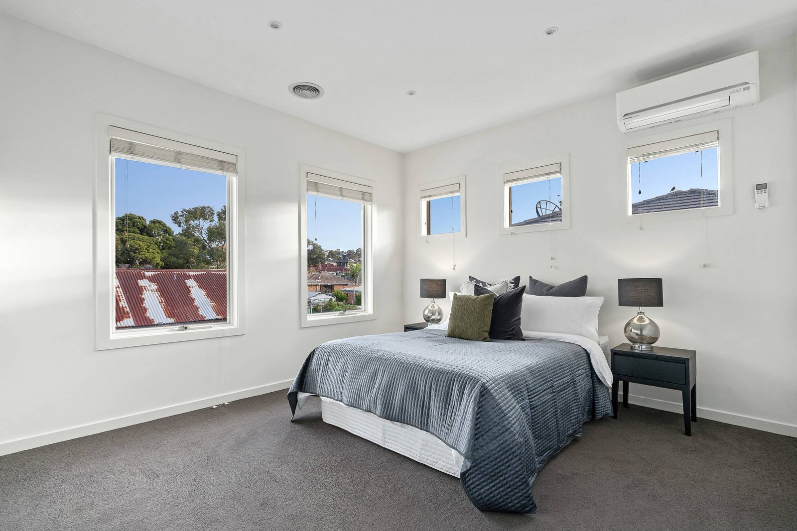 2/79 Middleborough Road, Burwood, VIC