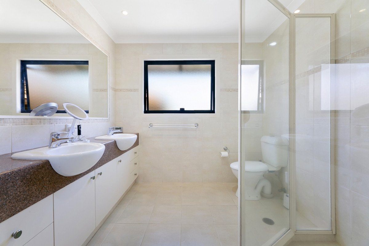 2/79 Nobby Parade MIAMI 7