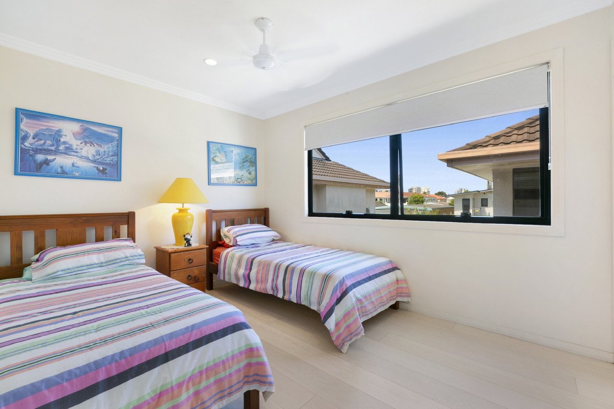 2/79 Nobby Parade MIAMI 9