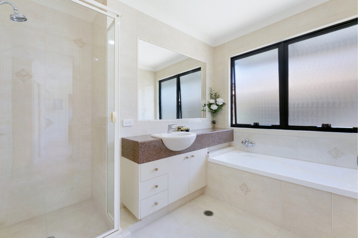 2/79 Nobby Parade MIAMI 10