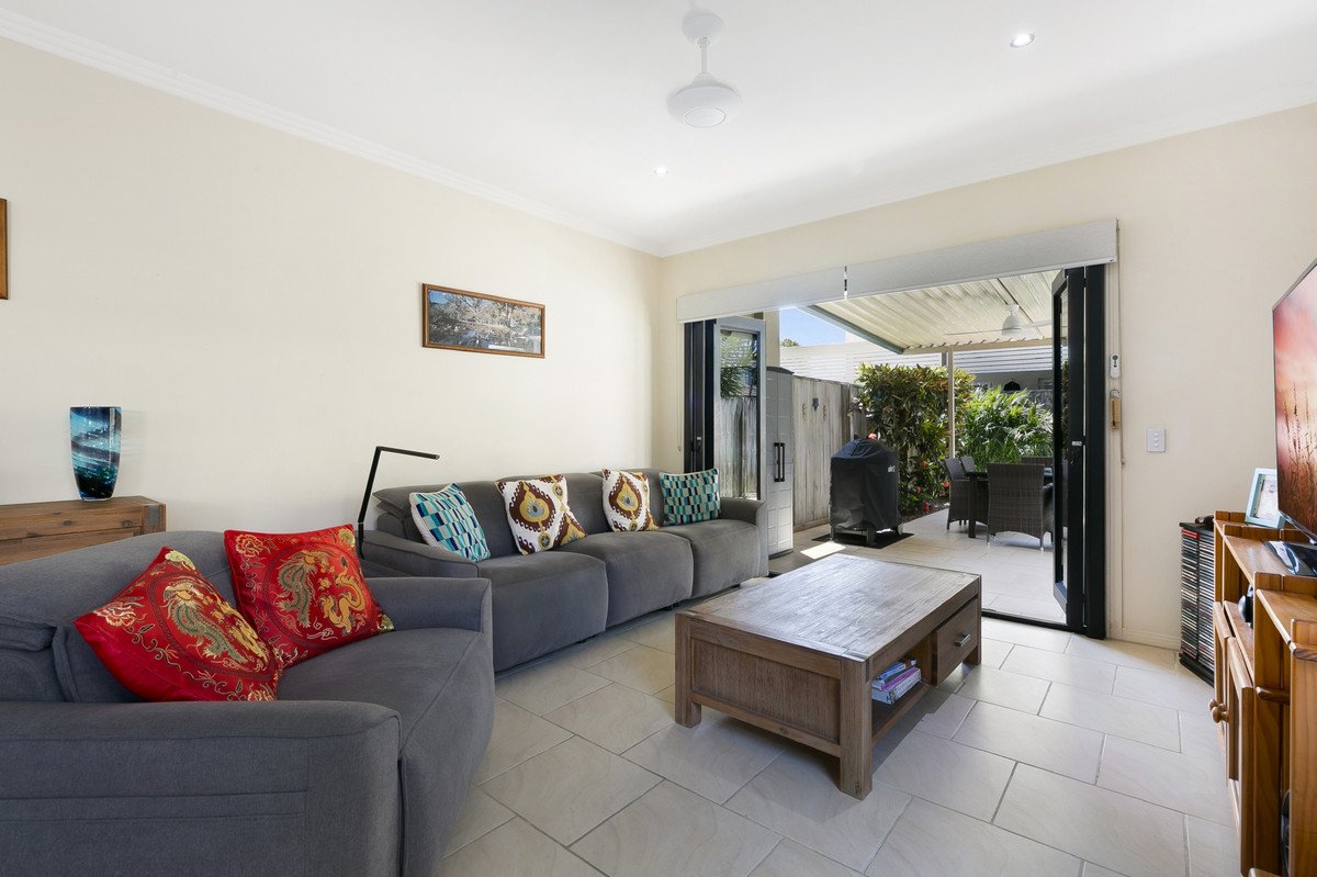 2/79 Nobby Parade MIAMI 16