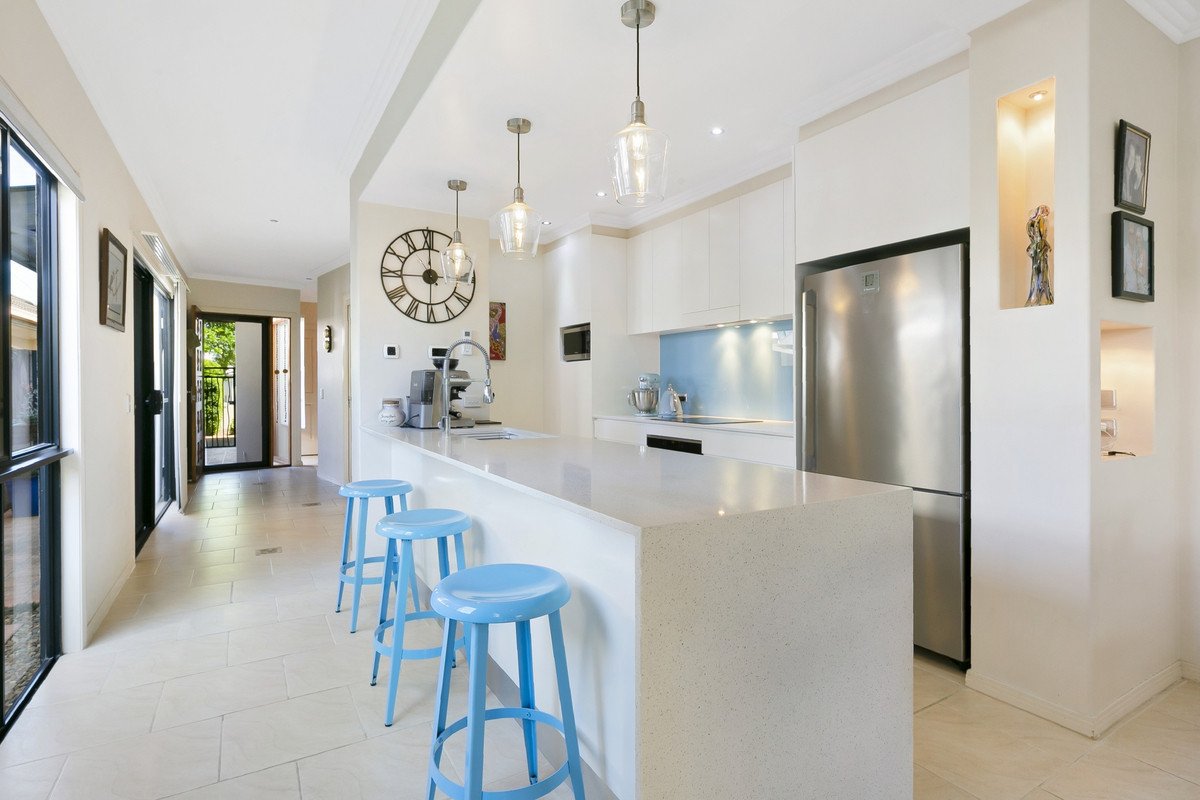 2/79 Nobby Parade MIAMI 1