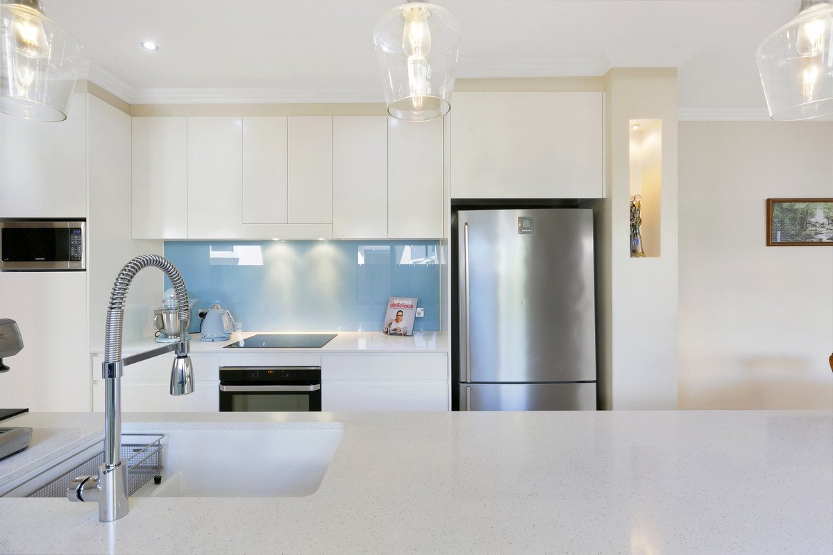 2/79 Nobby Parade MIAMI 12