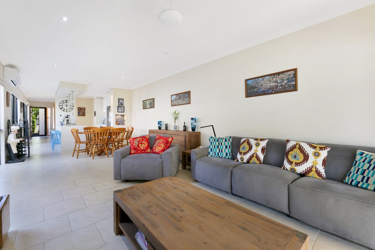 2/79 Nobby Parade MIAMI 15